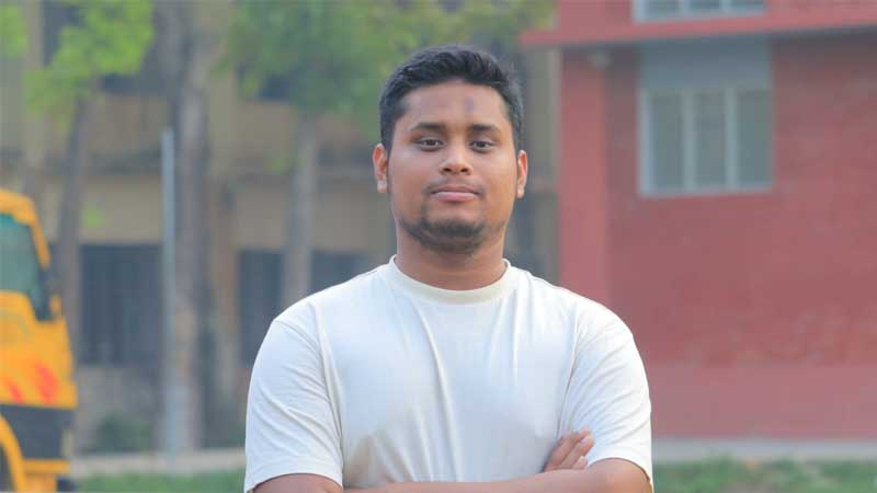 শিক্ষকদের ফোন করে এখনই লং মার্চ না করার আহ্বান হাসনাত আবদুল্লাহর